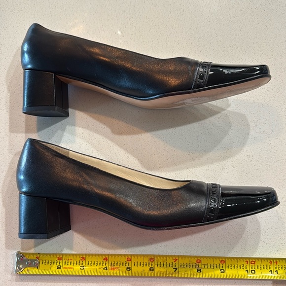 Salvatore Ferragamo Black Pumps EUC Size 8B - Picture 10 of 11